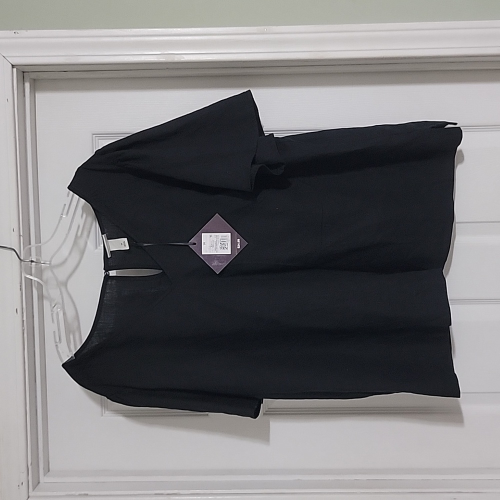 Ava & Viv black 1X top